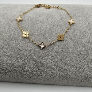 Elegant Gold and Pearl White Clover Bracelet , 18k Gold Plated Stainless Steel
